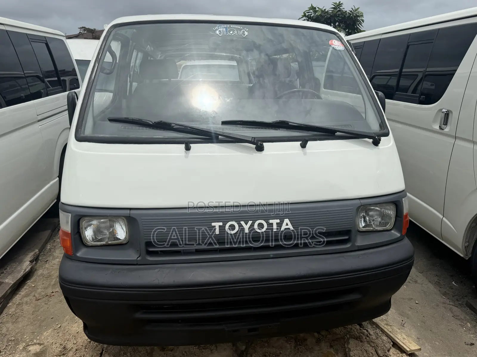 Toyota HiAce 2006 White