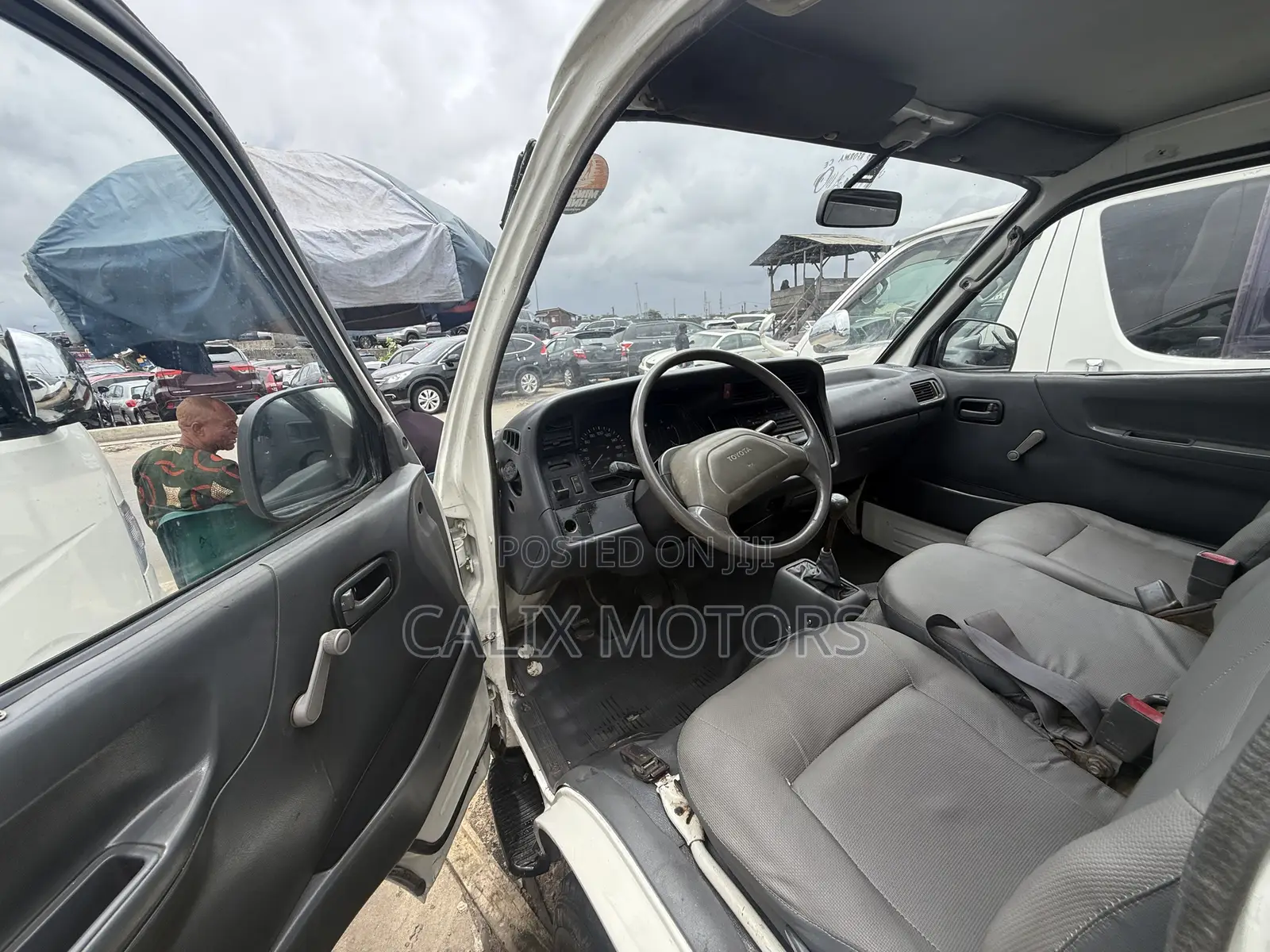 Toyota HiAce 2006 White
