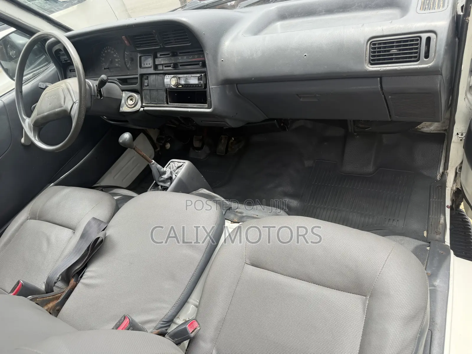 Toyota HiAce 2006 White