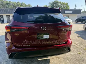 Toyota Highlander XLE 2021 Red