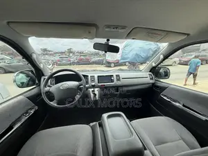 Toyota HiAce 2012 White