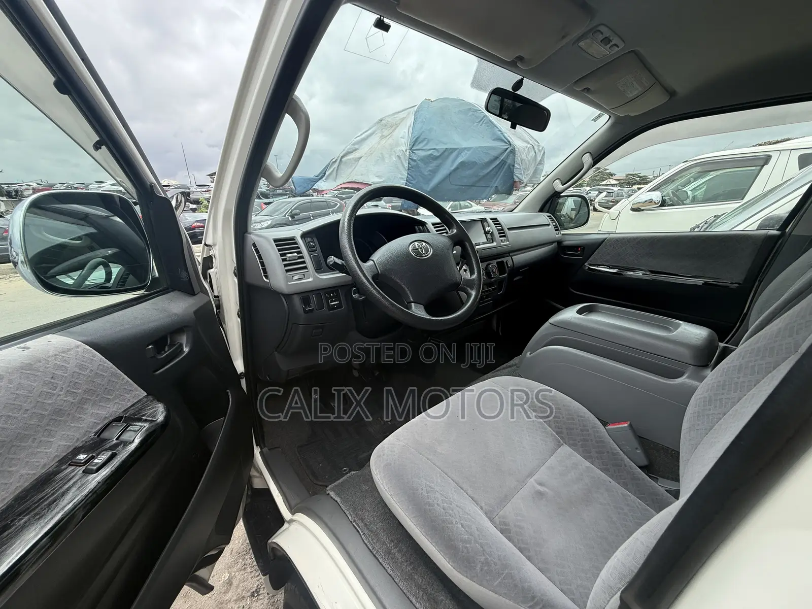 Toyota HiAce 2012 White