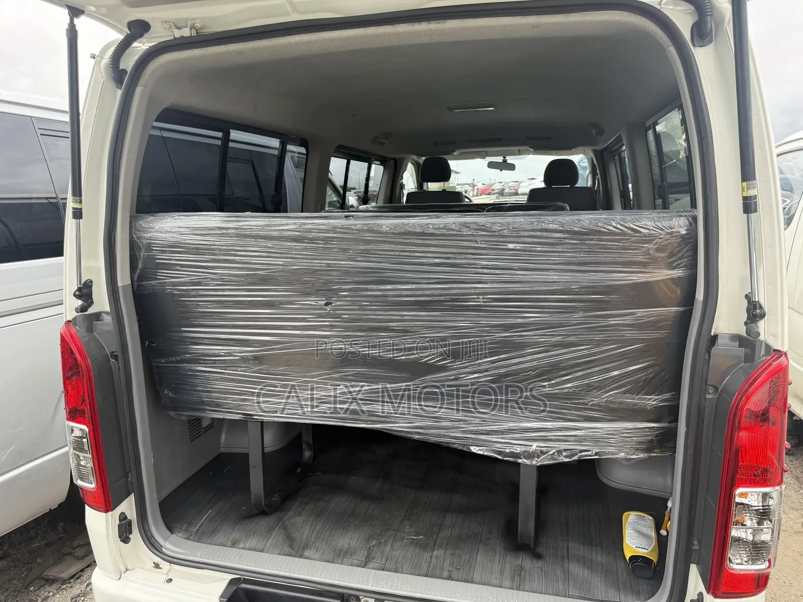 Toyota HiAce 2012 White