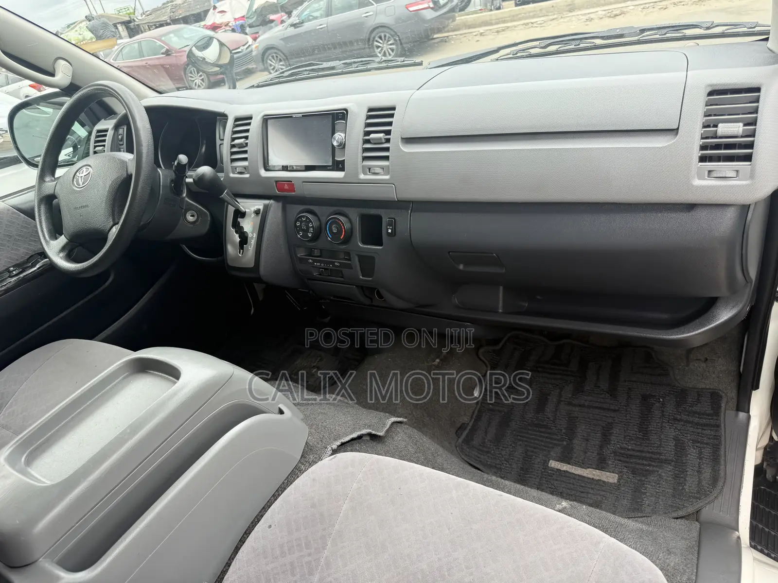 Toyota HiAce 2012 White