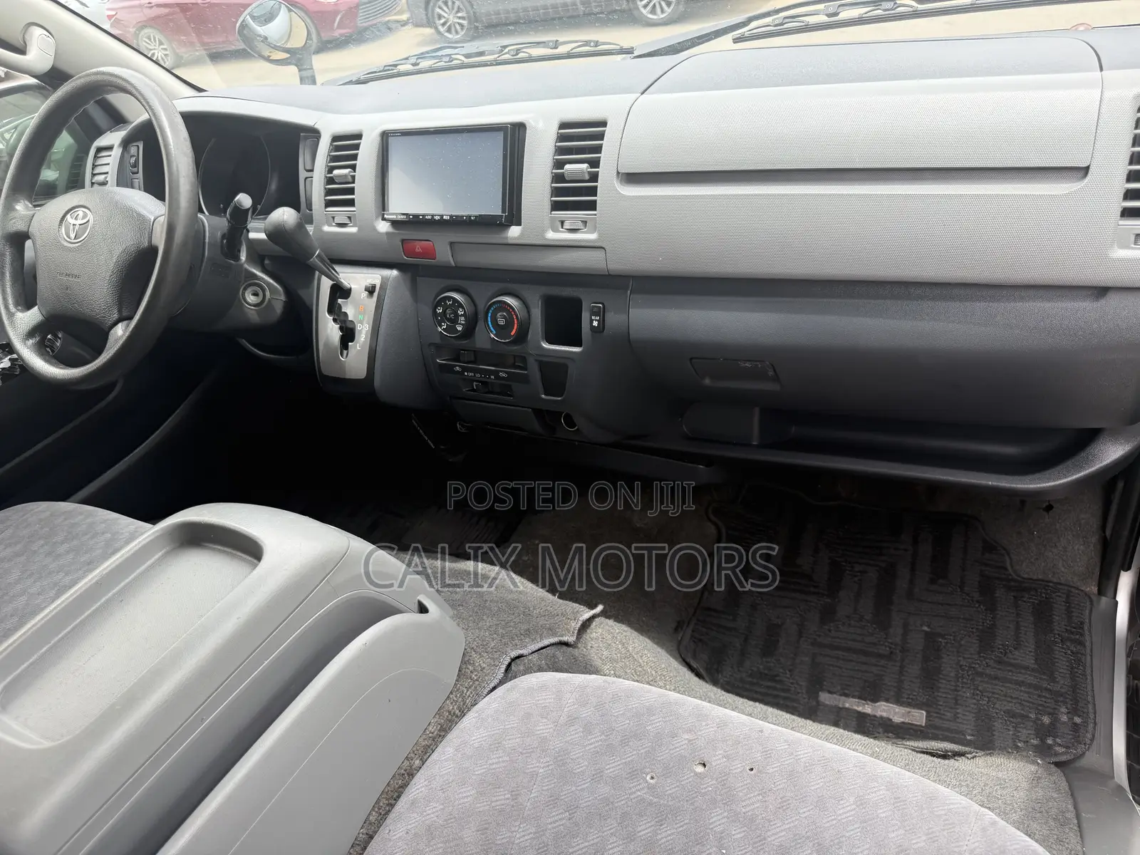 Toyota HiAce 2010 Silver