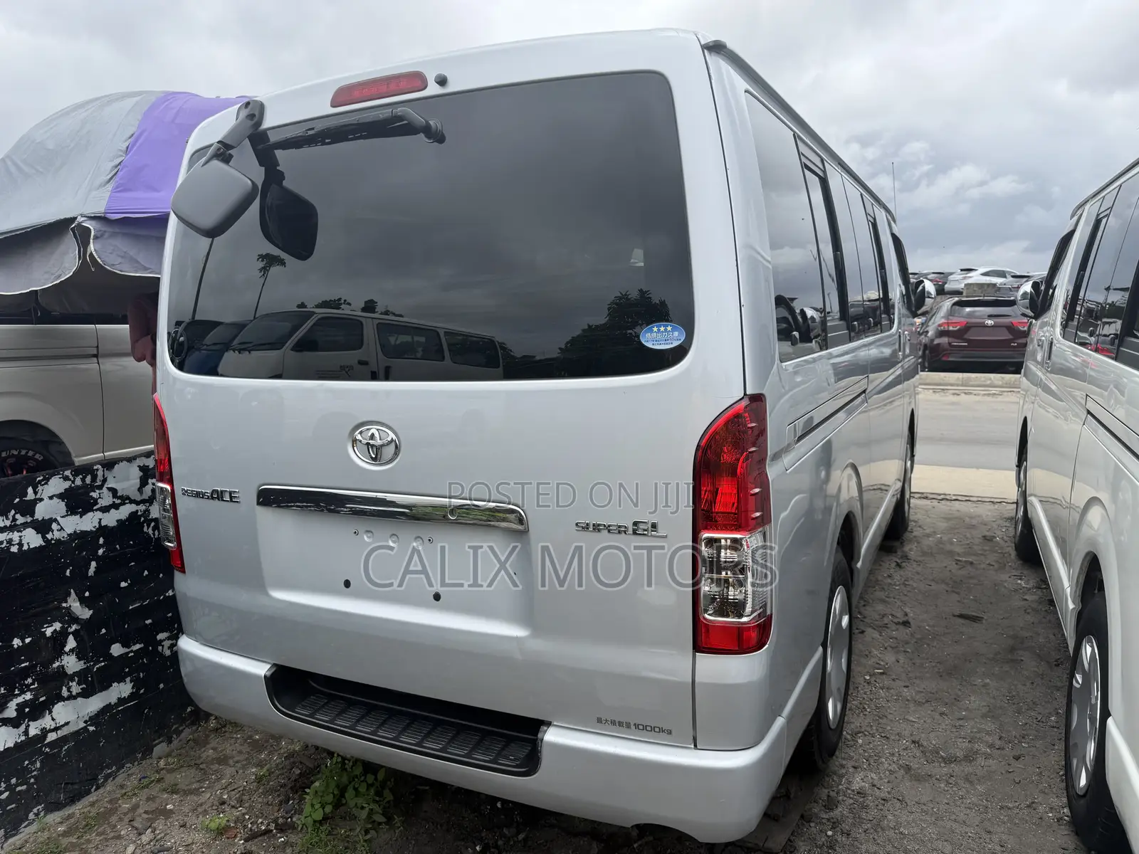 Toyota HiAce 2010 Silver