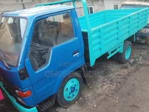 Nigeria Used Toyota Dyna 200 Six Tyres With 2rz Injector Engine Petrol