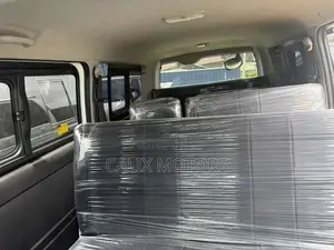 Toyota HiAce 2014 White