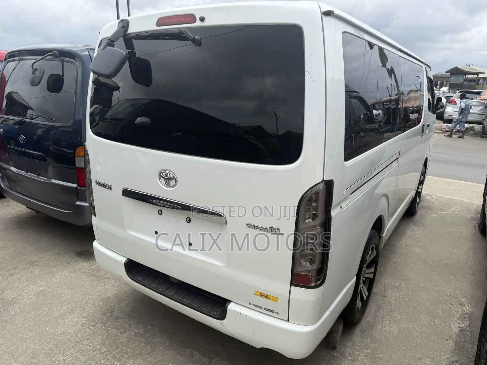 Toyota HiAce 2014 White