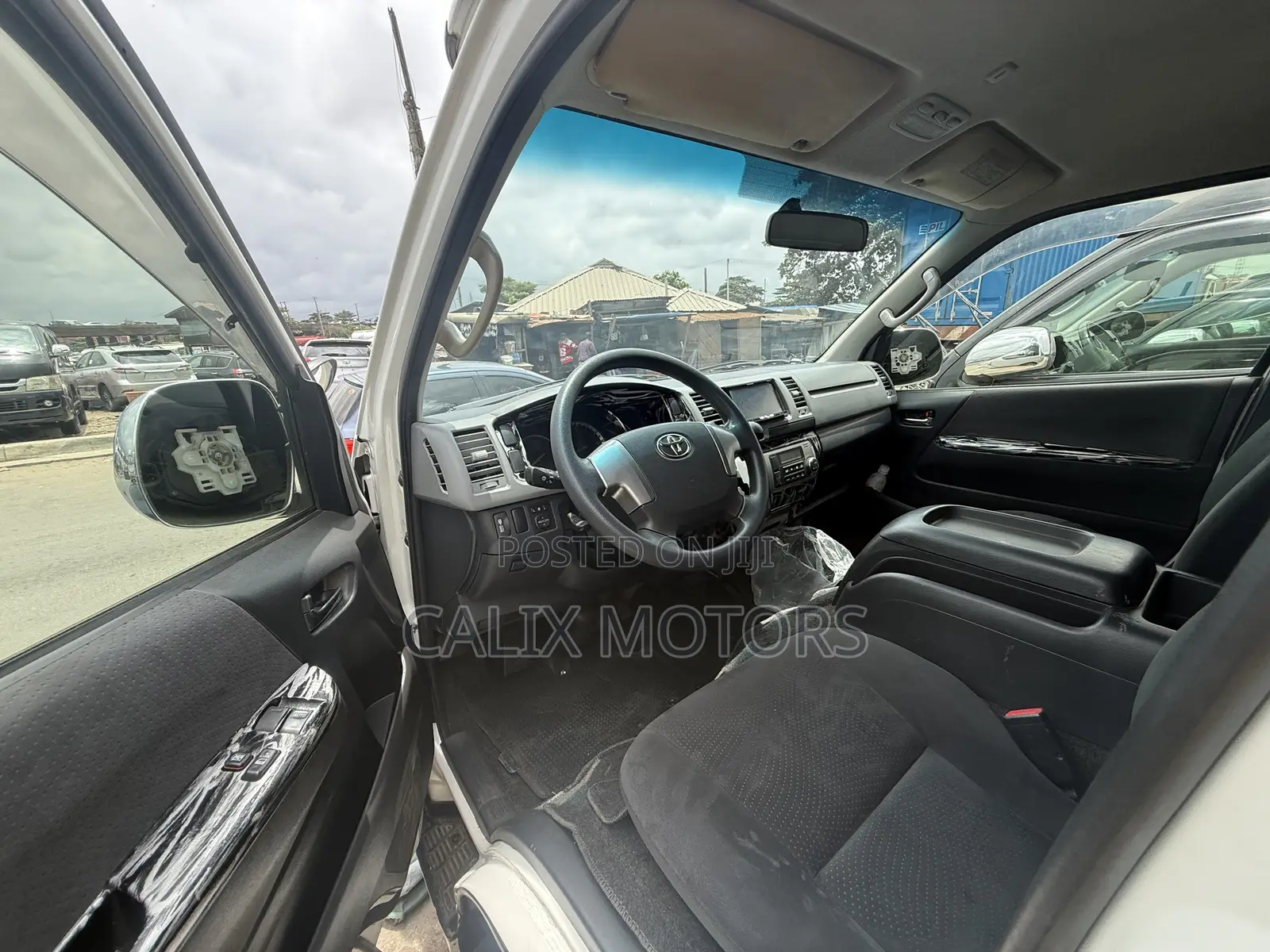 Toyota HiAce 2014 White