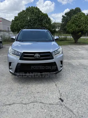 Toyota Highlander SE 4x2 V6 (3.5L 6cyl 8A) 2018 Silver