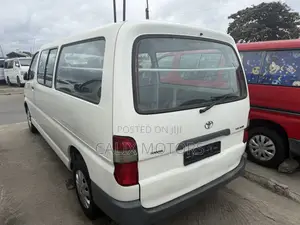 Toyota HiAce 2006 White