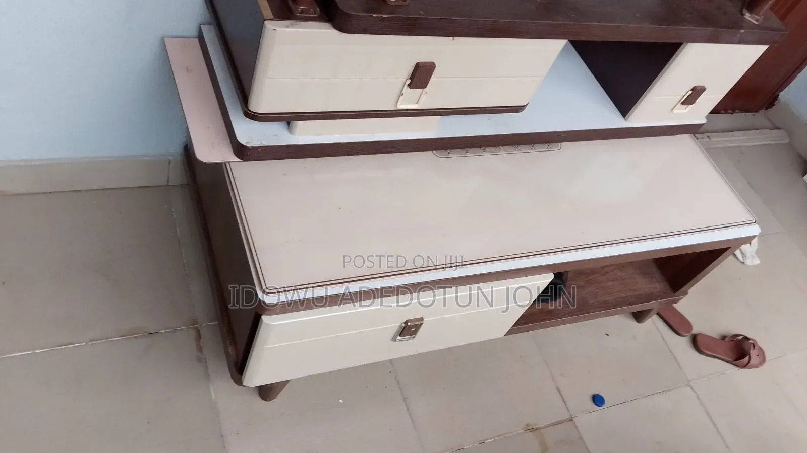 Carter Table and TV Set