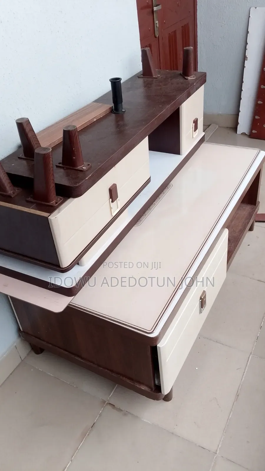 Carter Table and TV Set