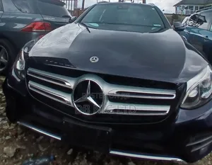 Mercedes-Benz GLC-Class 2017 Blue
