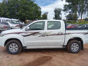 Toyota Hilux 2013 White