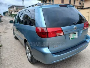 Toyota Sienna 2005 Blue