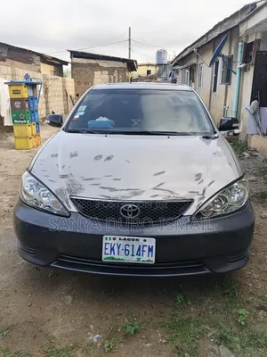 Toyota Camry 2006 Gold