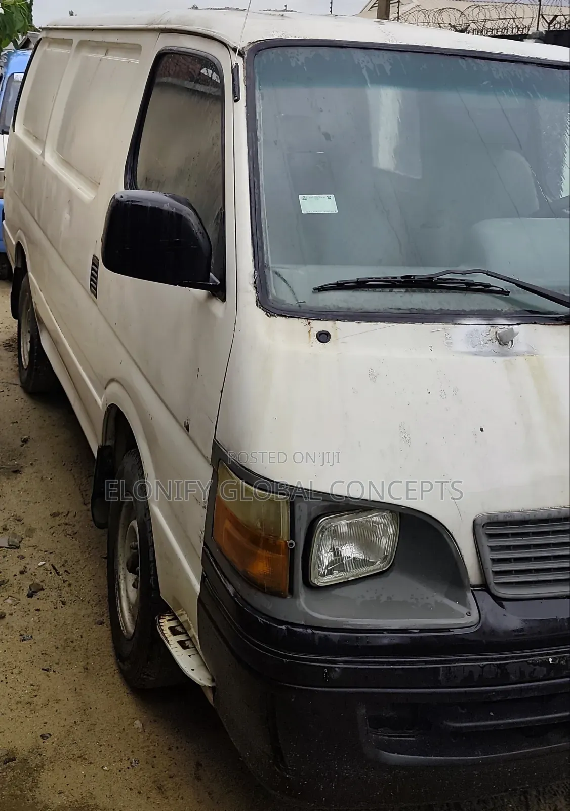 Toyota HiAce 2001 White