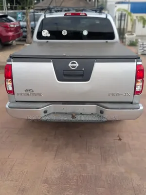 Nissan Frontier 2012 Silver