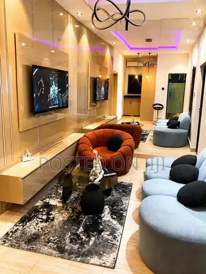 1 Bedroom in Yaba Alagomeji With Full Mirror