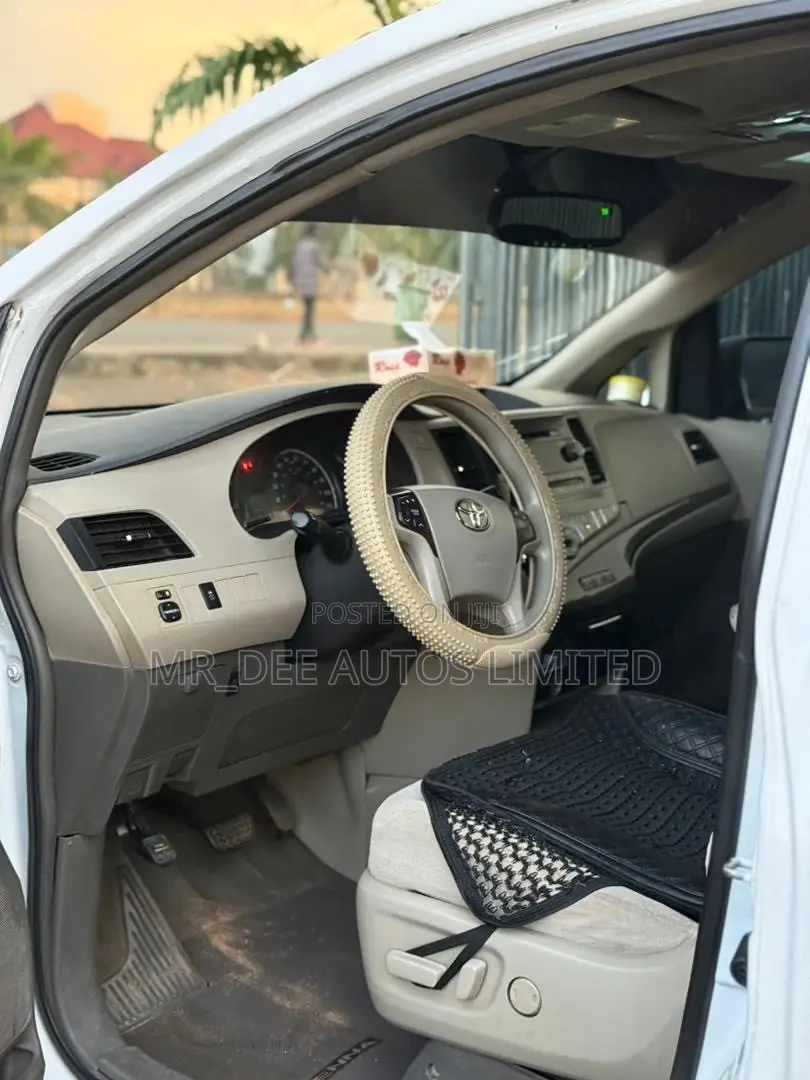 Toyota Sienna 2014 White