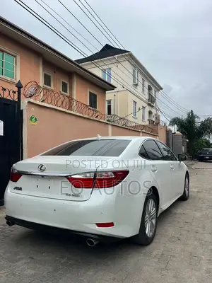 Lexus ES 350 FWD 2015 White