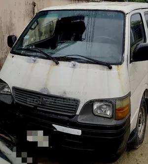 Toyota HiAce 2001 White