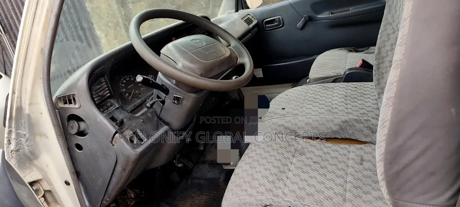 Toyota HiAce 2001 White