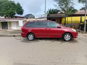 Toyota Sienna 2005 Red