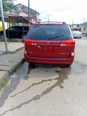 Toyota Sienna 2005 Red