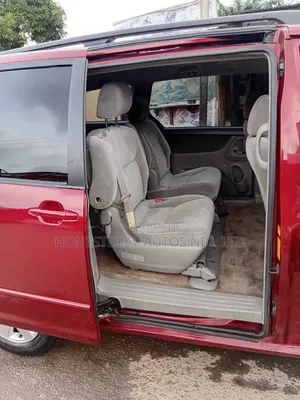 Toyota Sienna 2005 Red