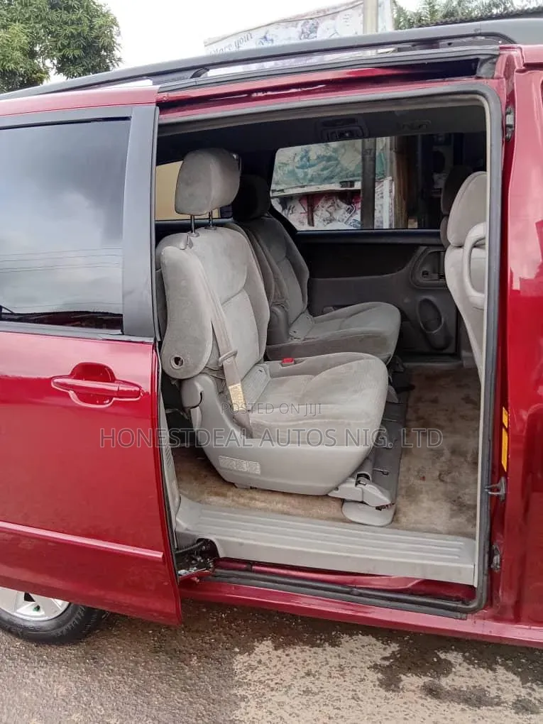 Toyota Sienna 2005 Red