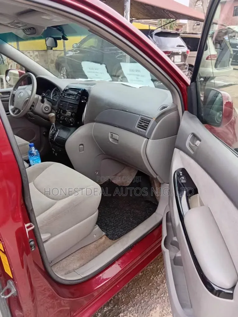 Toyota Sienna 2005 Red