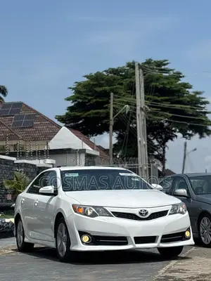 Toyota Camry SE 4dr Sedan (2.5L 4cyl 6A) 2014 White