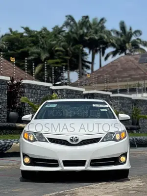 Toyota Camry SE 4dr Sedan (2.5L 4cyl 6A) 2014 White