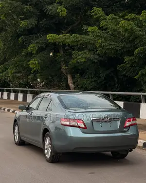 Toyota Camry XLE 4dr Sedan (2.5L 4cyl 6AM) 2010 Blue