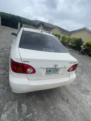 Toyota Corolla LE 2004 White