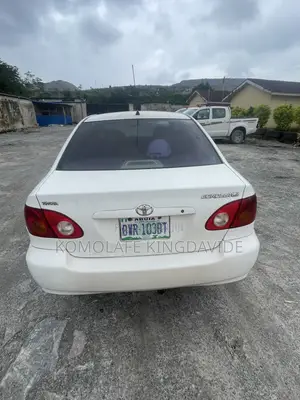 Toyota Corolla LE 2004 White