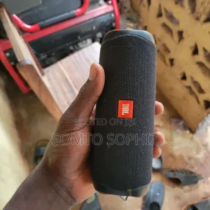 JBL Flip5 Black in Color