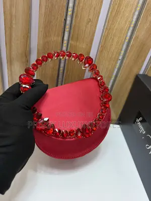 🎀  Rounded Silhouette Crystal       Encrusted Handled Purse