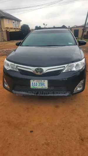 Toyota Camry XLE 4dr Sedan (2.5L 4cyl 6A) 2013 Gray
