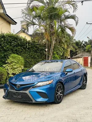 Toyota Camry SE FWD (2.5L 4cyl 8AM) 2018 Blue