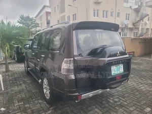 Mitsubishi Pajero 2018 Gray