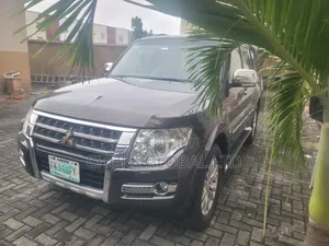 Mitsubishi Pajero 2018 Gray