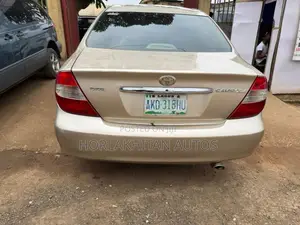 Toyota Camry LE 4dr Sedan (2.4L 4cyl 4A) 2004 Gold