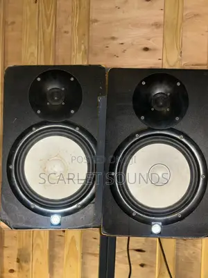 Yamaha Hs8