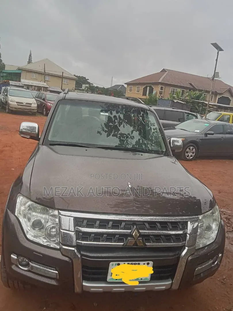 Mitsubishi Pajero 2018 Gray