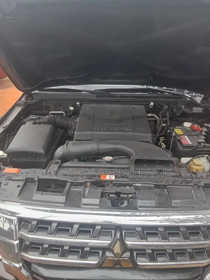 Mitsubishi Pajero 2018 Gray