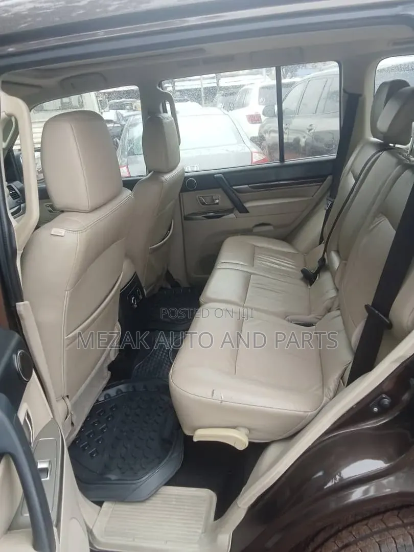 Mitsubishi Pajero 2018 Gray
